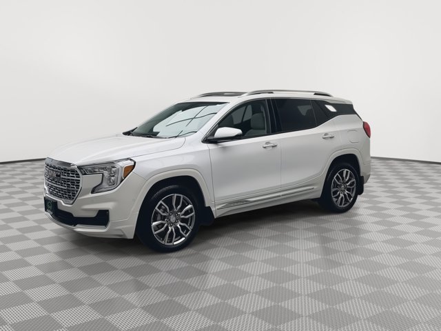 Used 2024 White Frost Tricoat GMC Denali image 40