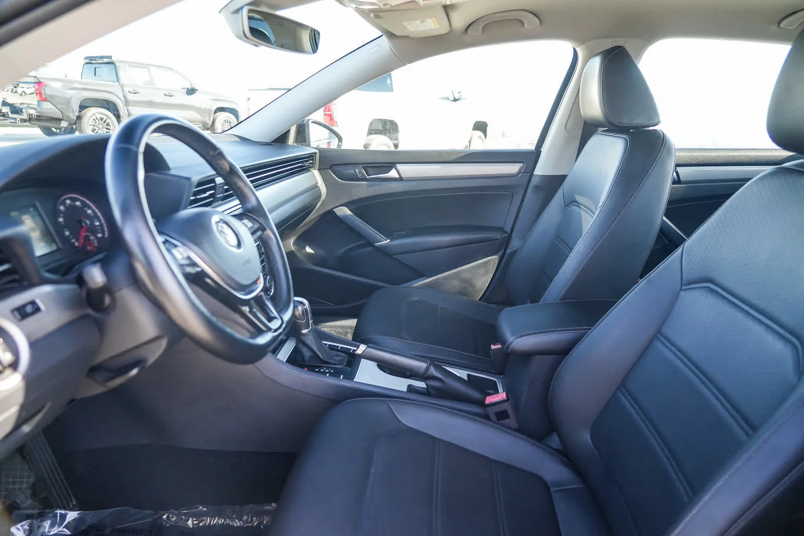 Used 2020  Volkswagen 2.0T SE image 18