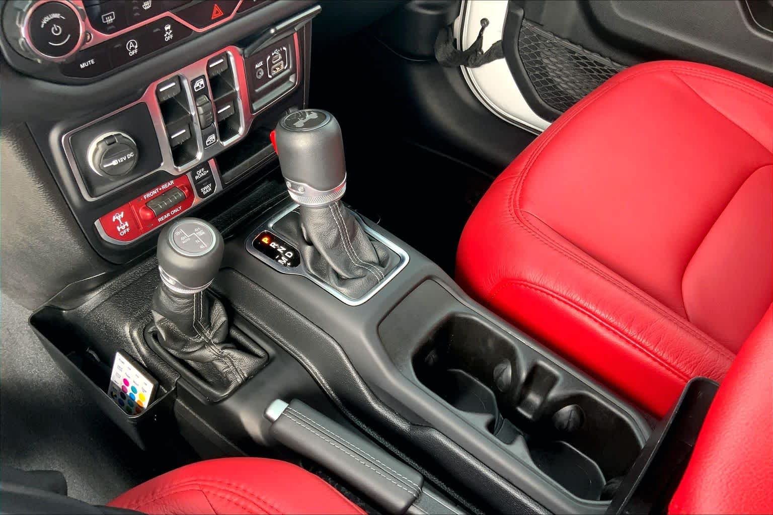 Used 2024 Bright White Clearcoat Jeep Rubicon X image 16