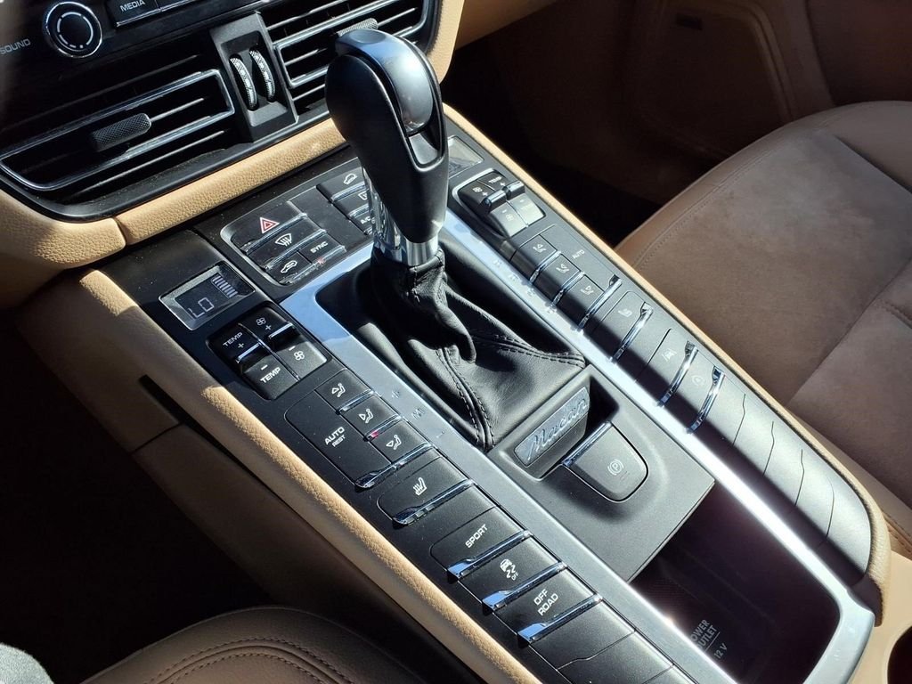 Used 2020 White Porsche Base image 13