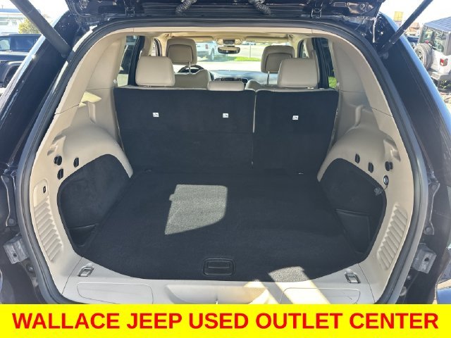 Used 2020  Jeep Limited image 10