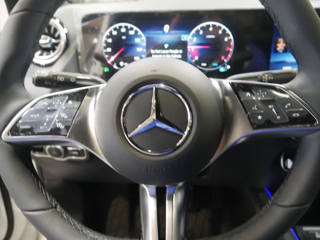 New 2026 Polar White Mercedes-Benz GLA 250 image 75