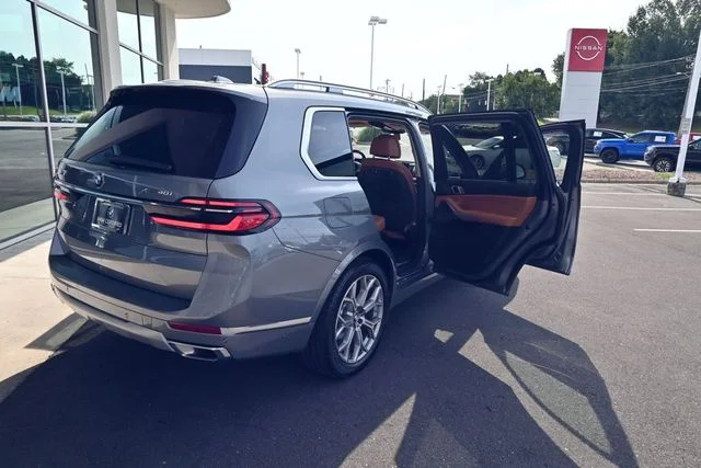 Used 2024 Gray BMW xDrive40i image 35