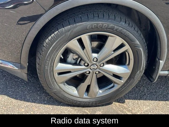 Used 2019 Black Nissan Platinum image 11