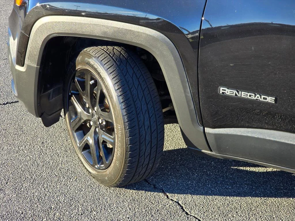 Used 2017 Black Jeep Latitude image 27