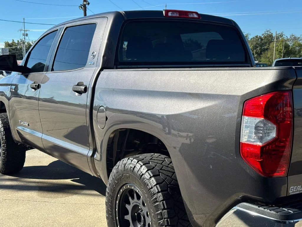 Used 2015 Gray Toyota SR5 image 12