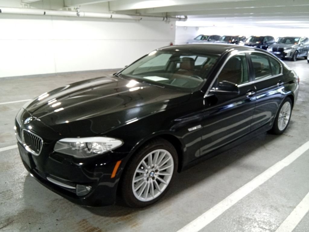 2013 BMW 5 Series 535i xDrive Sedan's photo