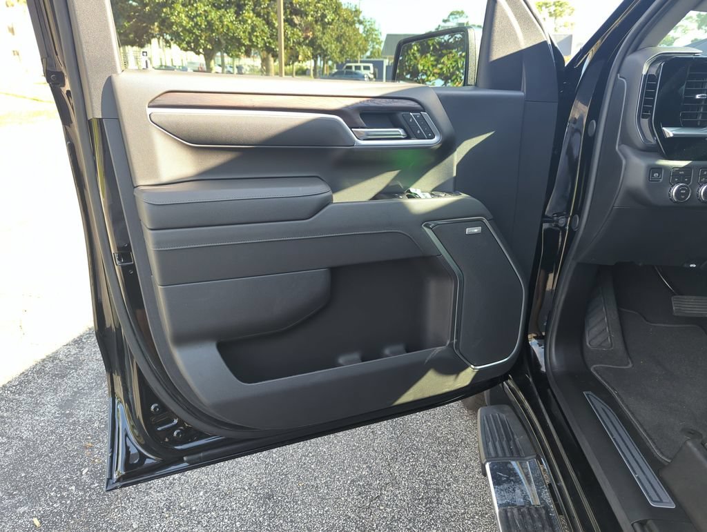 New 2026 Onyx Black GMC SLT image 17
