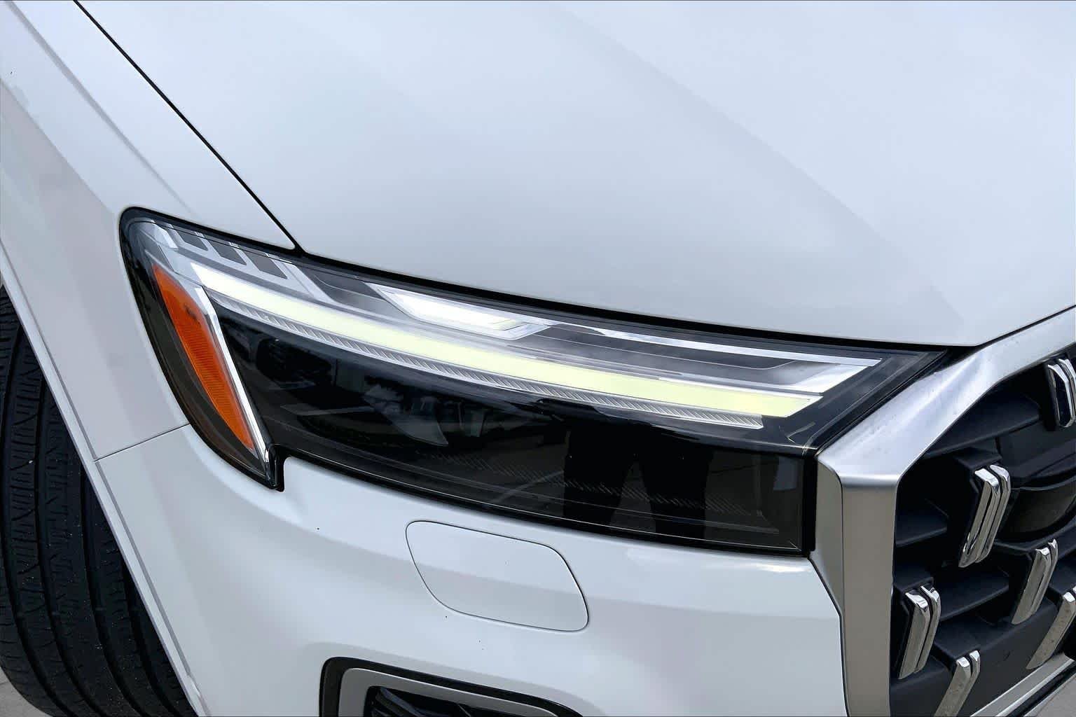 Used 2025 Carrara White Audi Premium Plus image 27