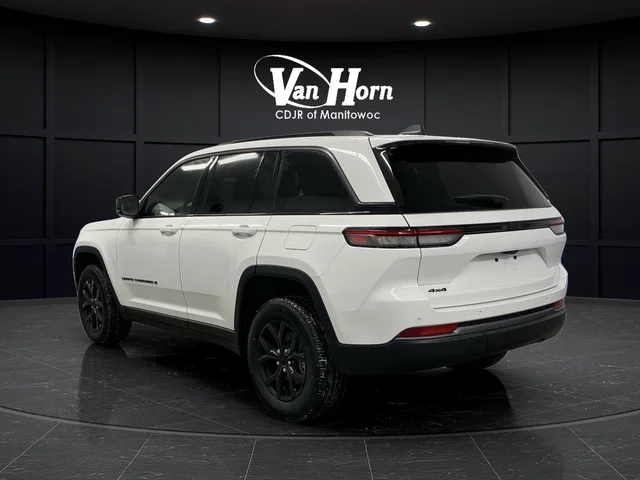 New 2026 Bright White Clear-Coat Exterior Paint Jeep Altitude image 3