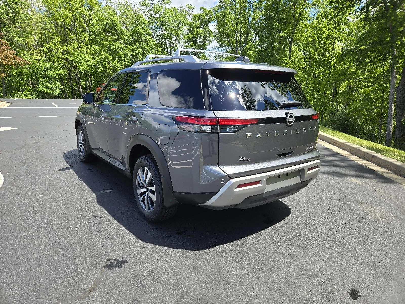 Used 2025 Gun Metallic Nissan SL image 6