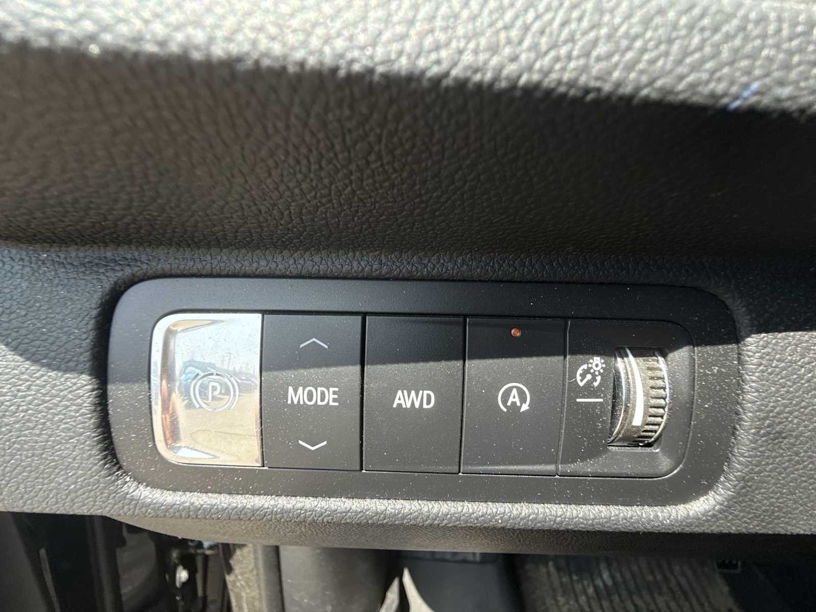 Used 2025 Mosaic Black Metallic Chevrolet LT image 18