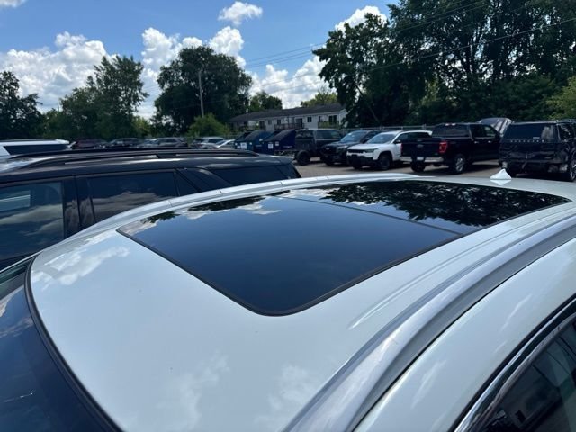 Used 2015 White Nissan Platinum image 3
