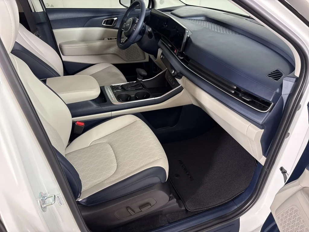 New 2026 White Kia EX image 21