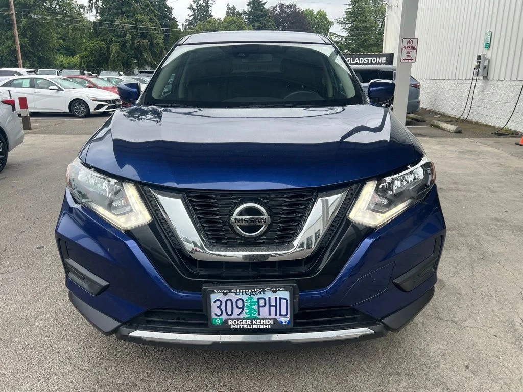 Used 2020 Blue Nissan S image 3