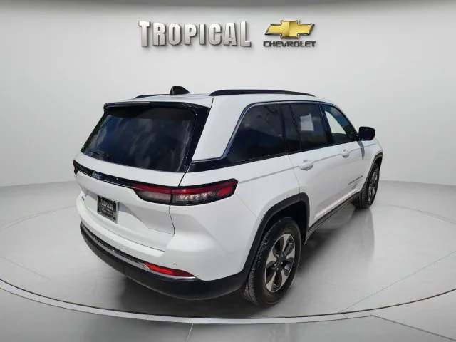 Used 2024 White Jeep LIMI image 5