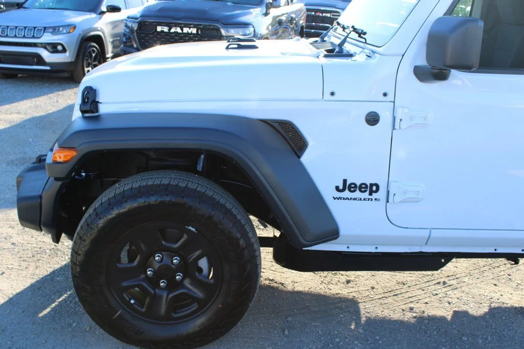 New 2026 Bright White Clear-Coat Exterior Paint Jeep Sport image 7