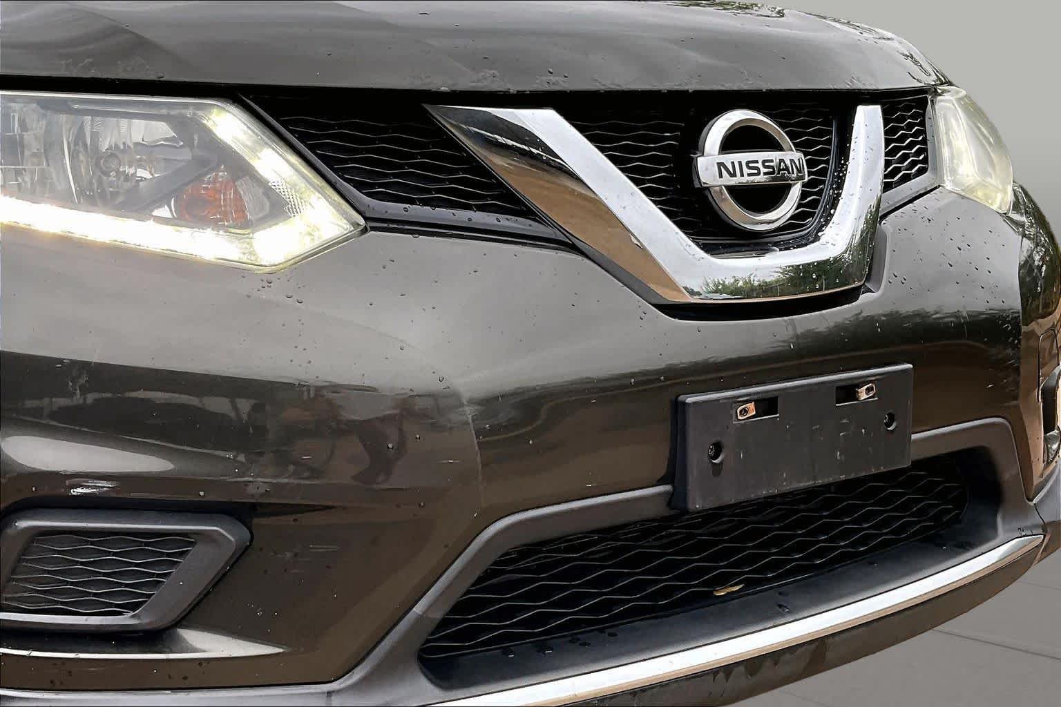 Used 2015 Midnight Jade Nissan S image 27