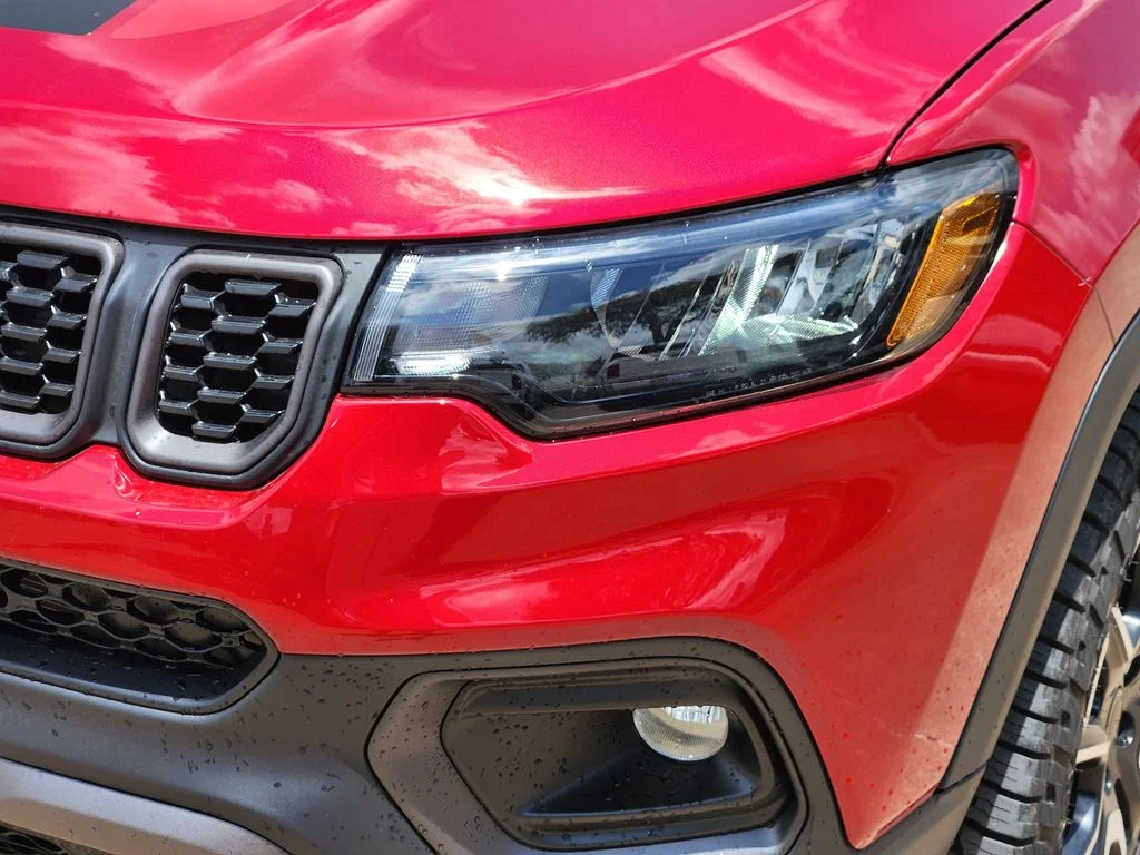 New 2026 Red Hot Pearl-Coat Exterior Paint Jeep Trailhawk image 5