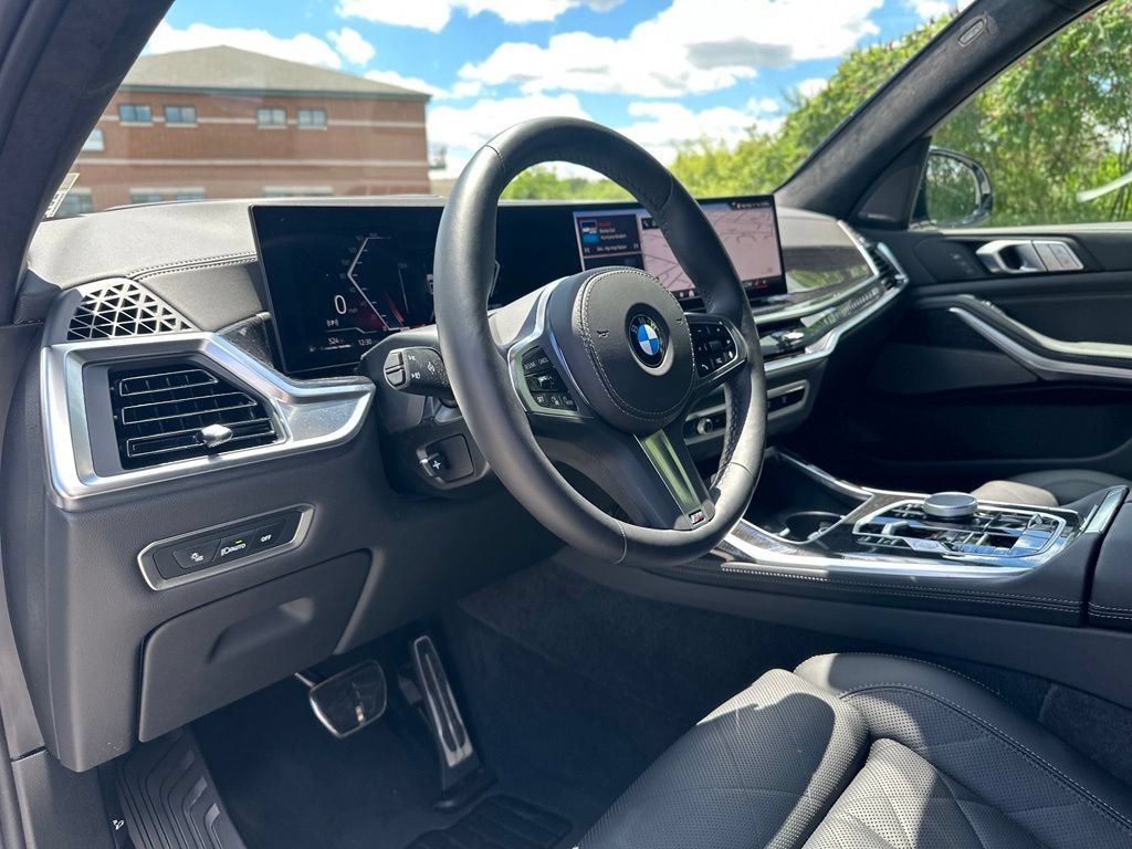 New 2026 Mineral White Metallic BMW xDrive40i image 17