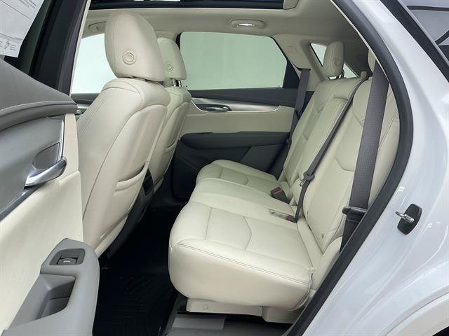 Certified Used 2017 Crystal White Tricoat Cadillac Luxury AWD image 19