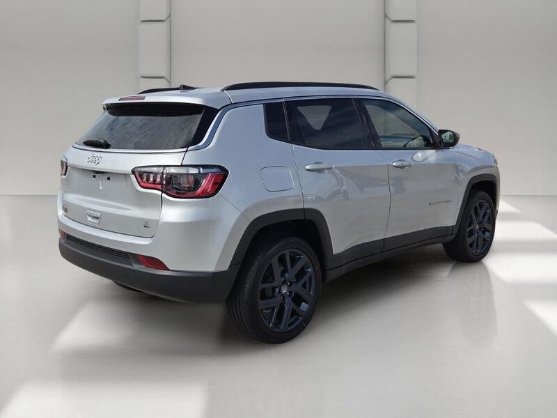 New 2026 Silver Zynith Metallic Clear-Coat Exterior Paint Jeep 85TH ANNIVERSARY 4X4 image 5
