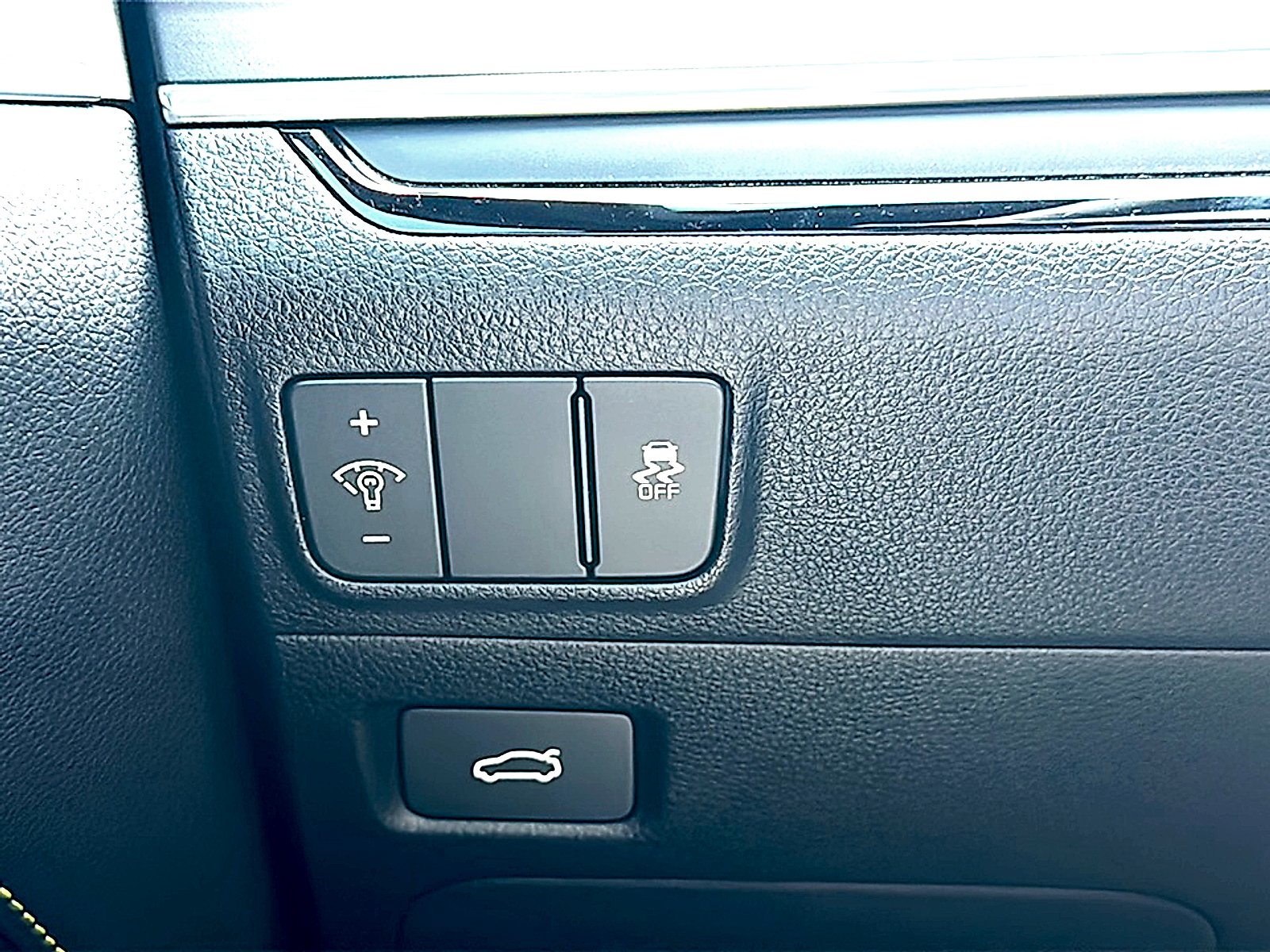 Used 2025 Wolf Gray Kia GT image 38