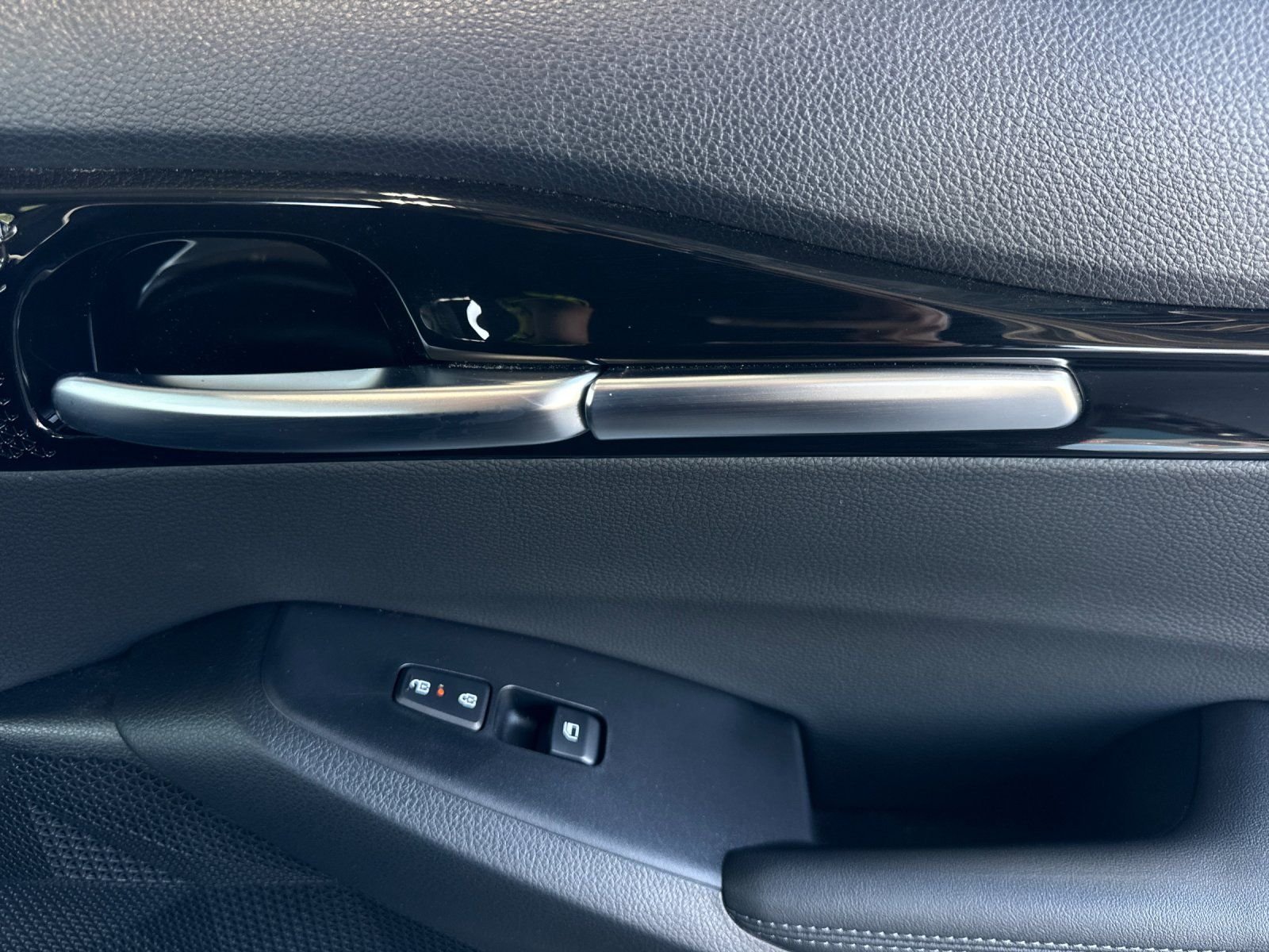 New 2026 Pluton Blue / Black Roof Kia S image 19