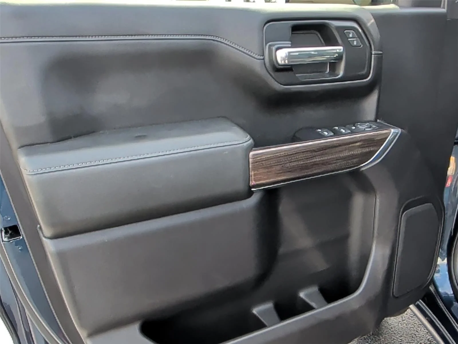 Used 2020 NORTHSKY BLUE METALLIC Chevrolet LT Trail Boss image 16