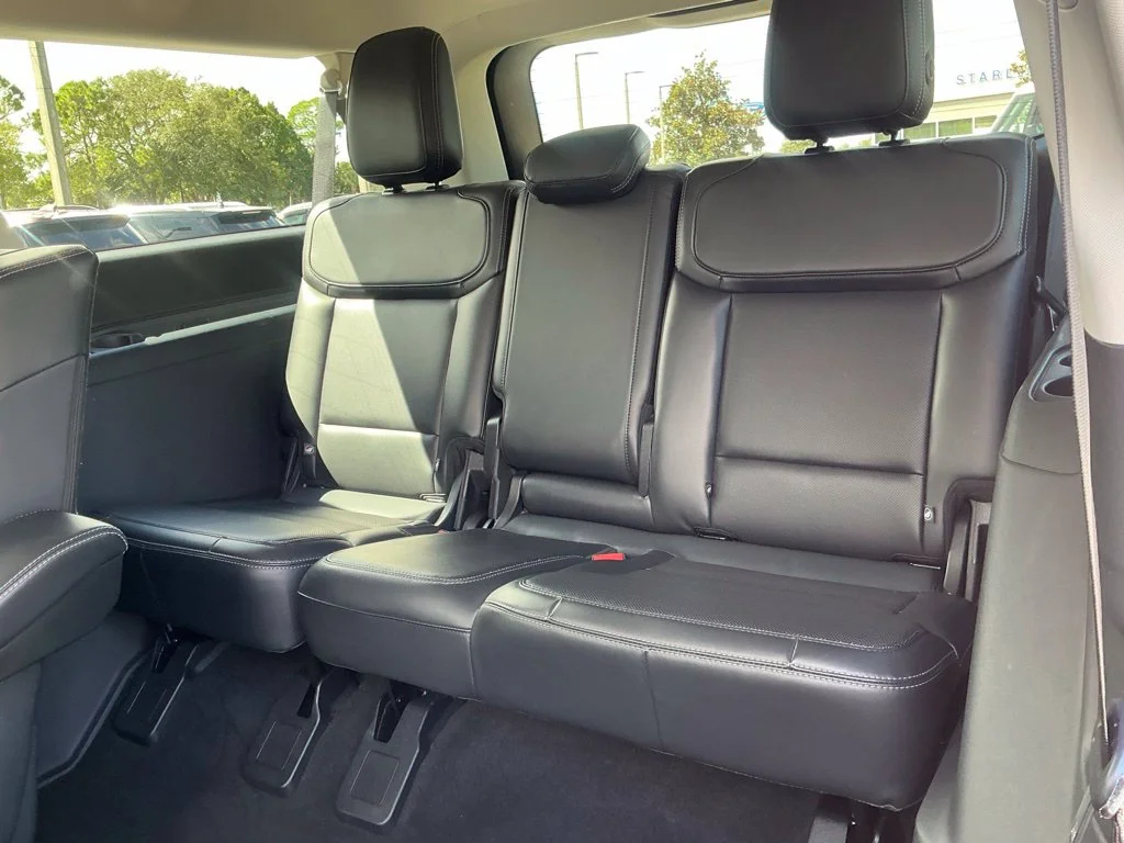 Used 2025 Black Ford Platinum image 27
