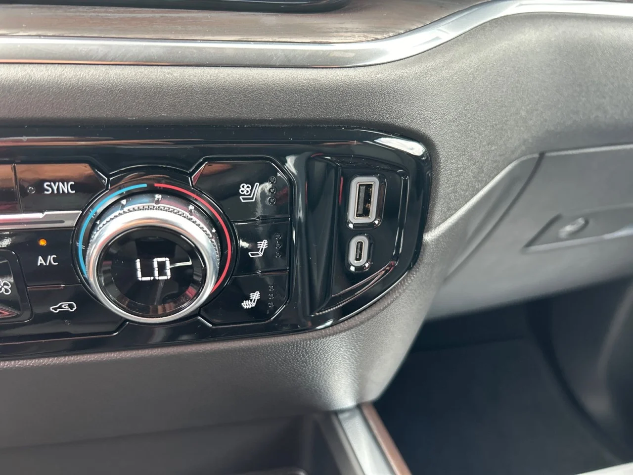 Used 2025 Sterling Metallic GMC SLT image 13