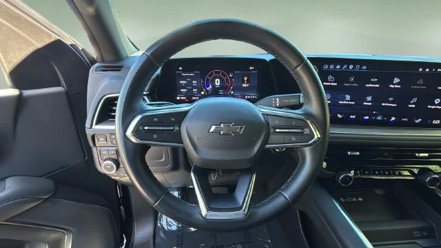 Used 2025 Gray Chevrolet Z71 image 12