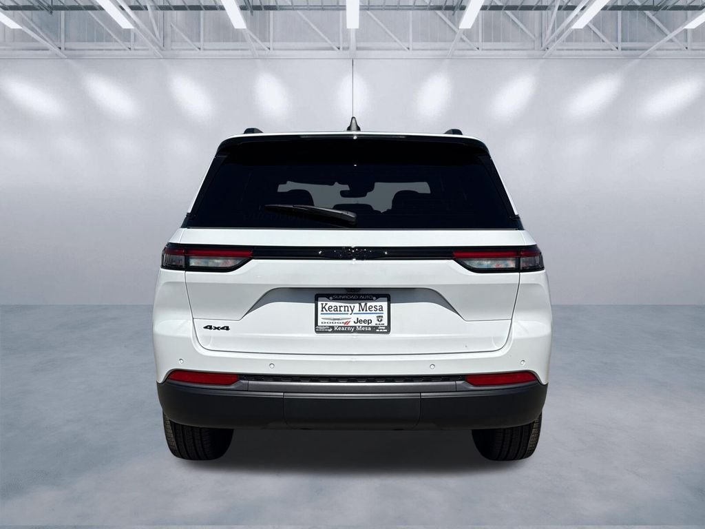 New 2026 Bright White Clear-Coat Exterior Paint Jeep Limited image 5