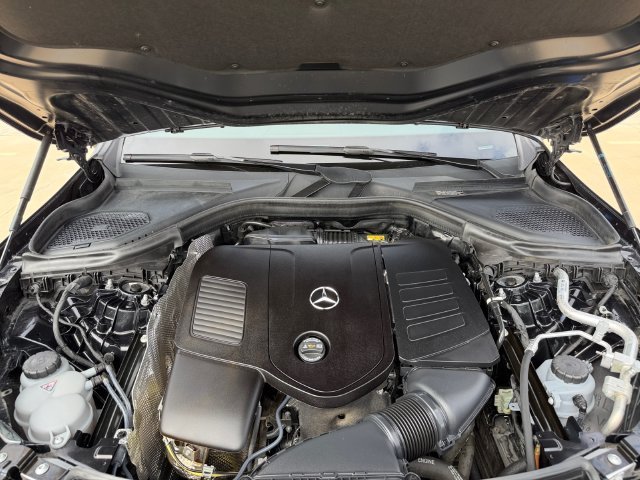 Used 2025  Mercedes-Benz GLC 300 Coupe image 20