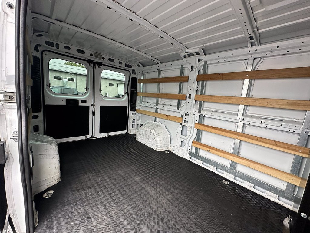 Used 2025 White Ram Base image 16