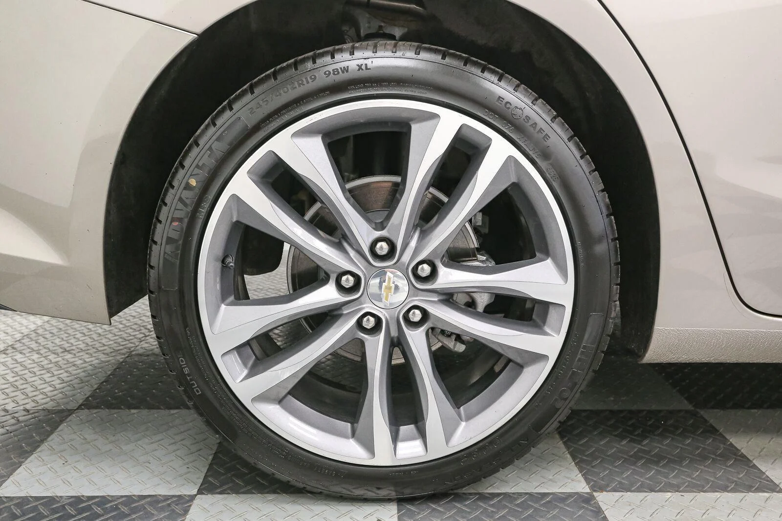 Used 2025 Mineral Gray Metallic Chevrolet LT image 16