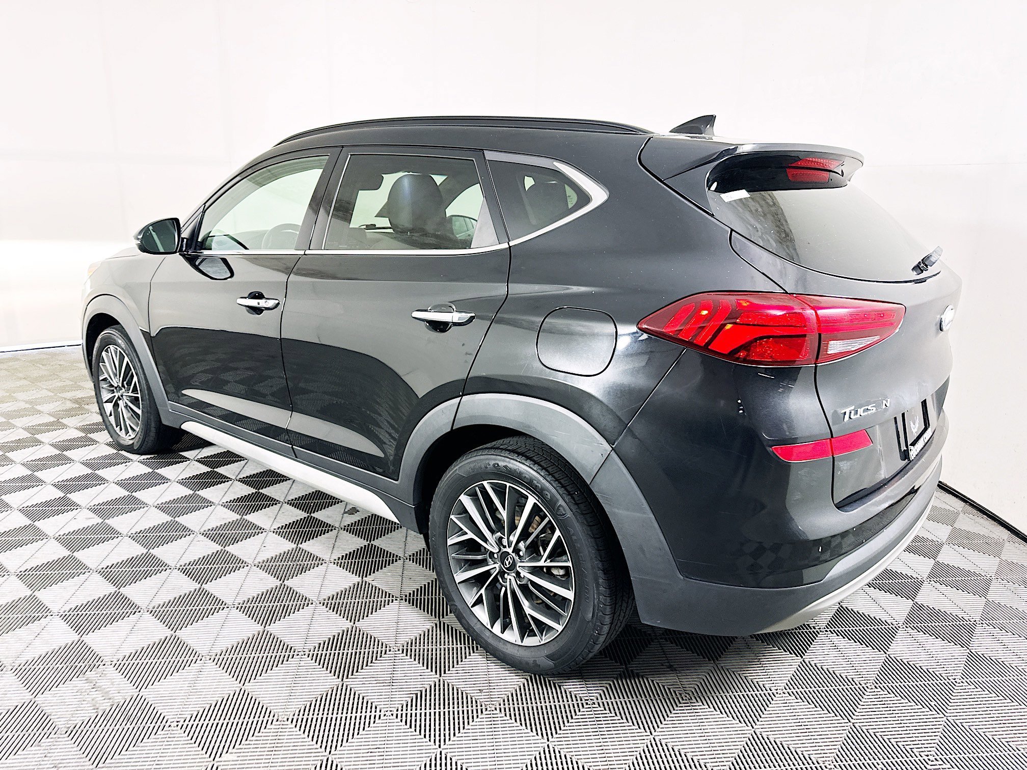 Used 2021 Black Noir Pearl Hyundai Ultimate image 5