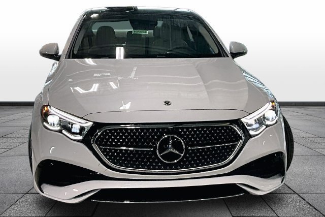 New 2026 MANUFAKTUR Moonlight White Metallic Mercedes-Benz E 450 image 29