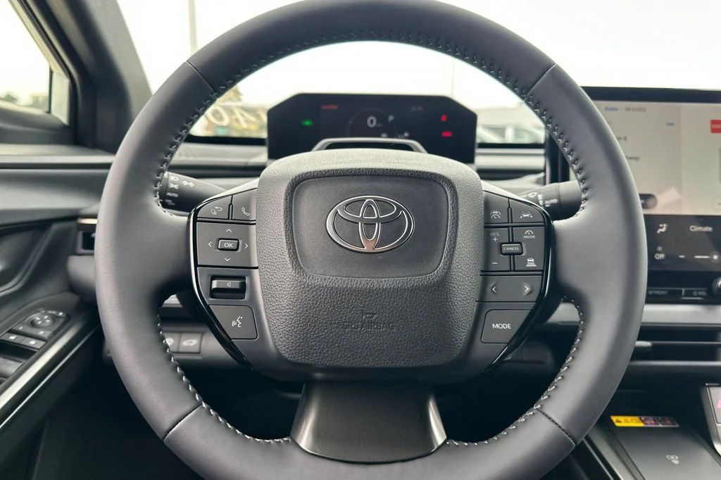 New 2026 Wind Chill Pearl <sup>1</sup> Toyota  XLE image 23