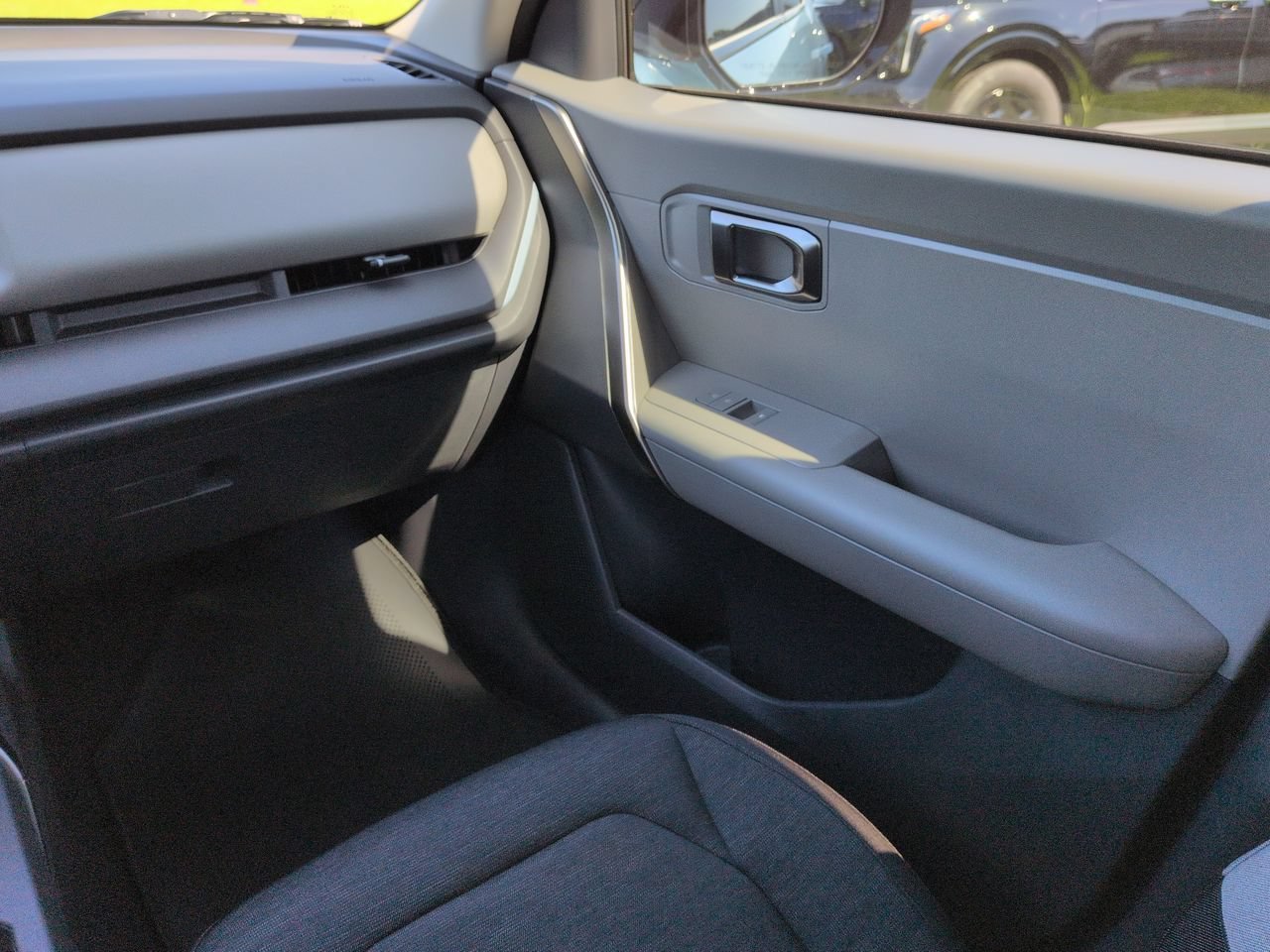 New 2027 Frost Blue / Black Roof Kia S image 18