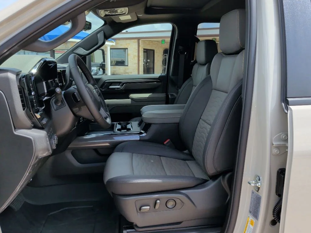 2026 Chevrolet Silverado 2500 HD ZR2 - Photo 13