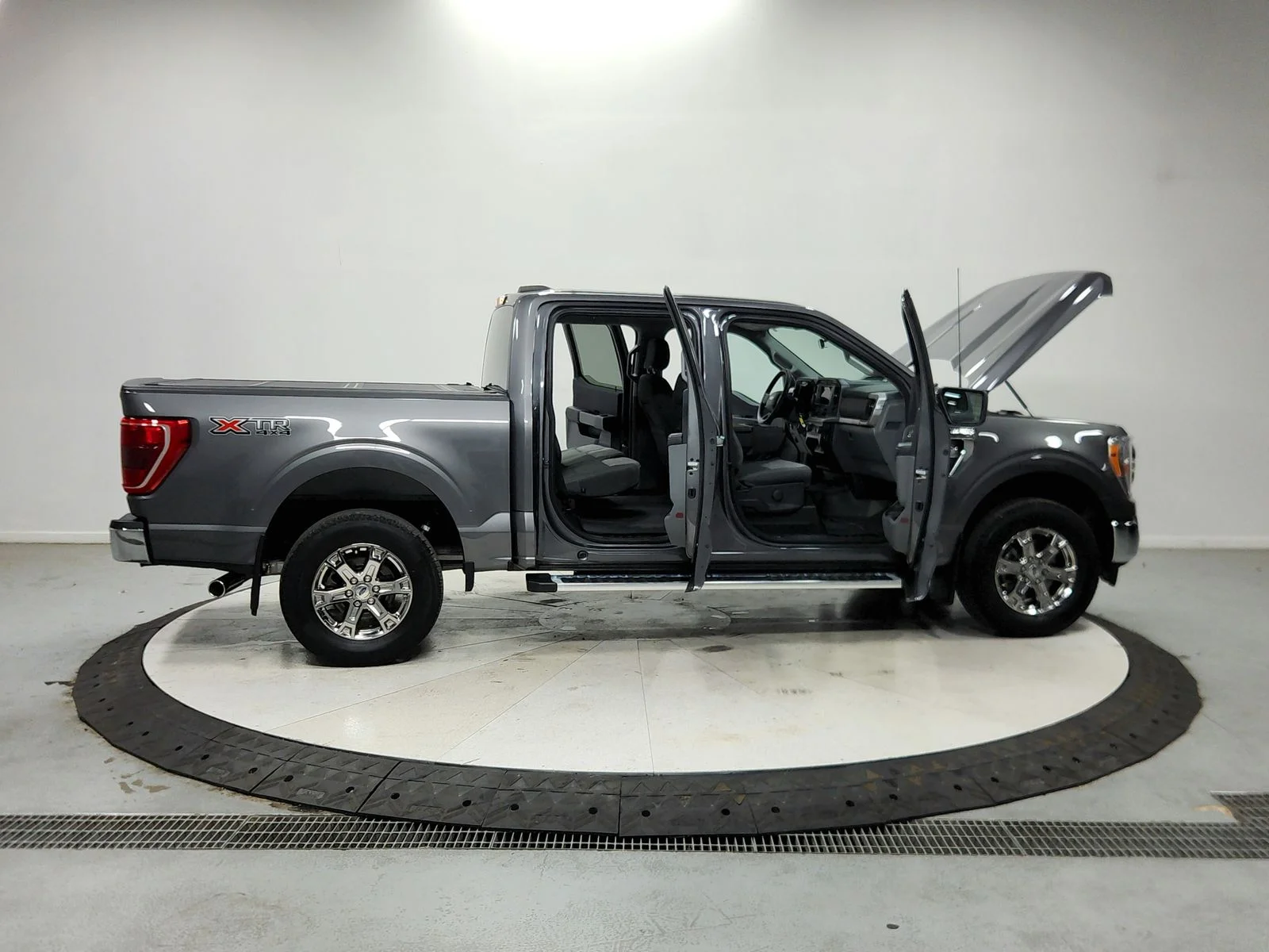 Used 2023  Ford XLT image 17