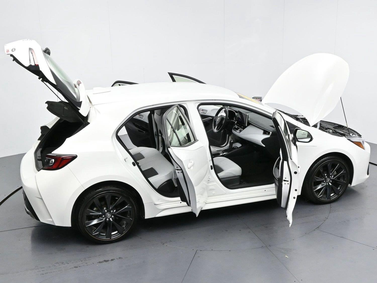 Used 2024 Ice Cap Toyota XSE image 39