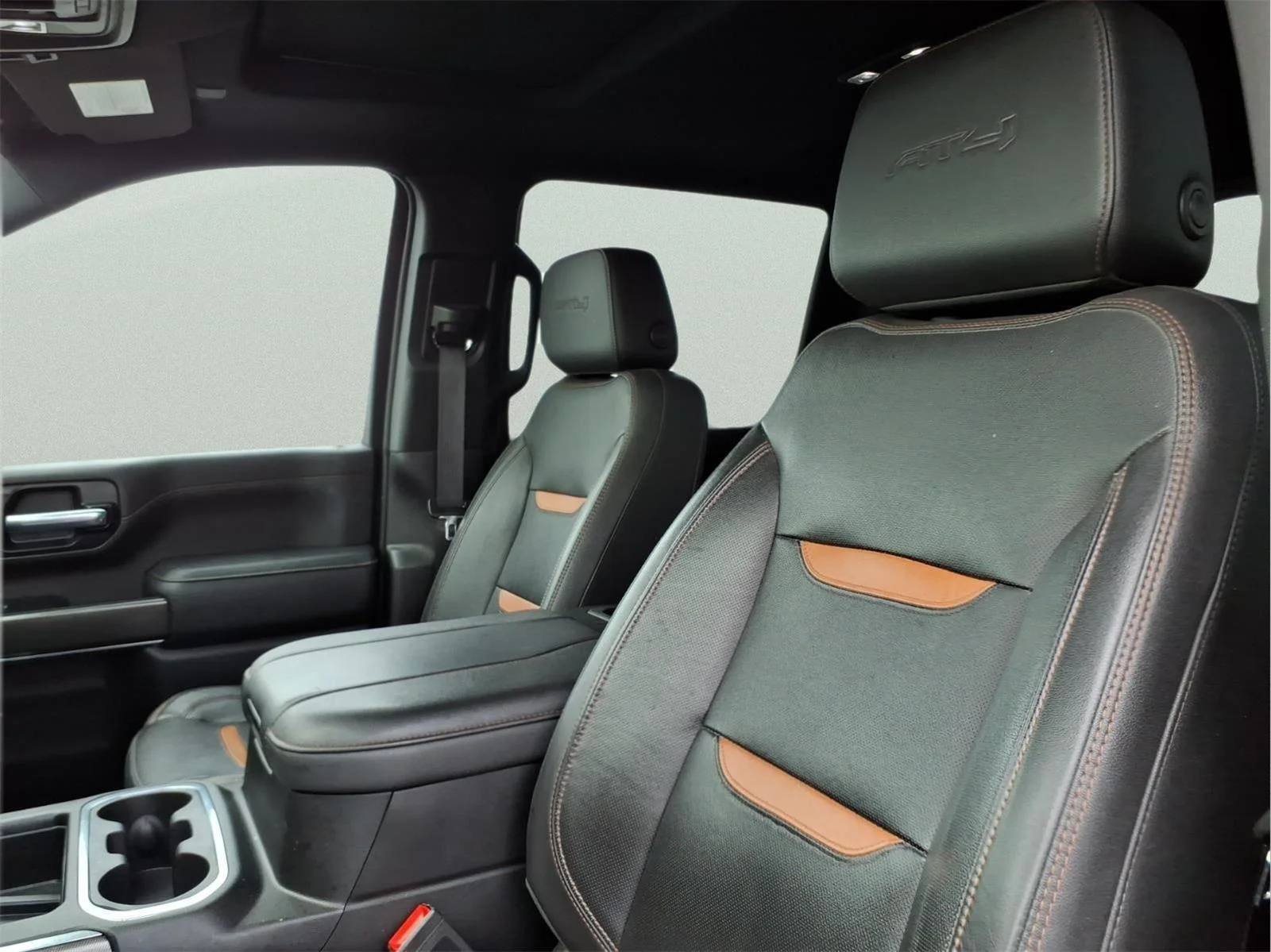 Used 2023 Ebony Twilight Metallic GMC AT4 image 15