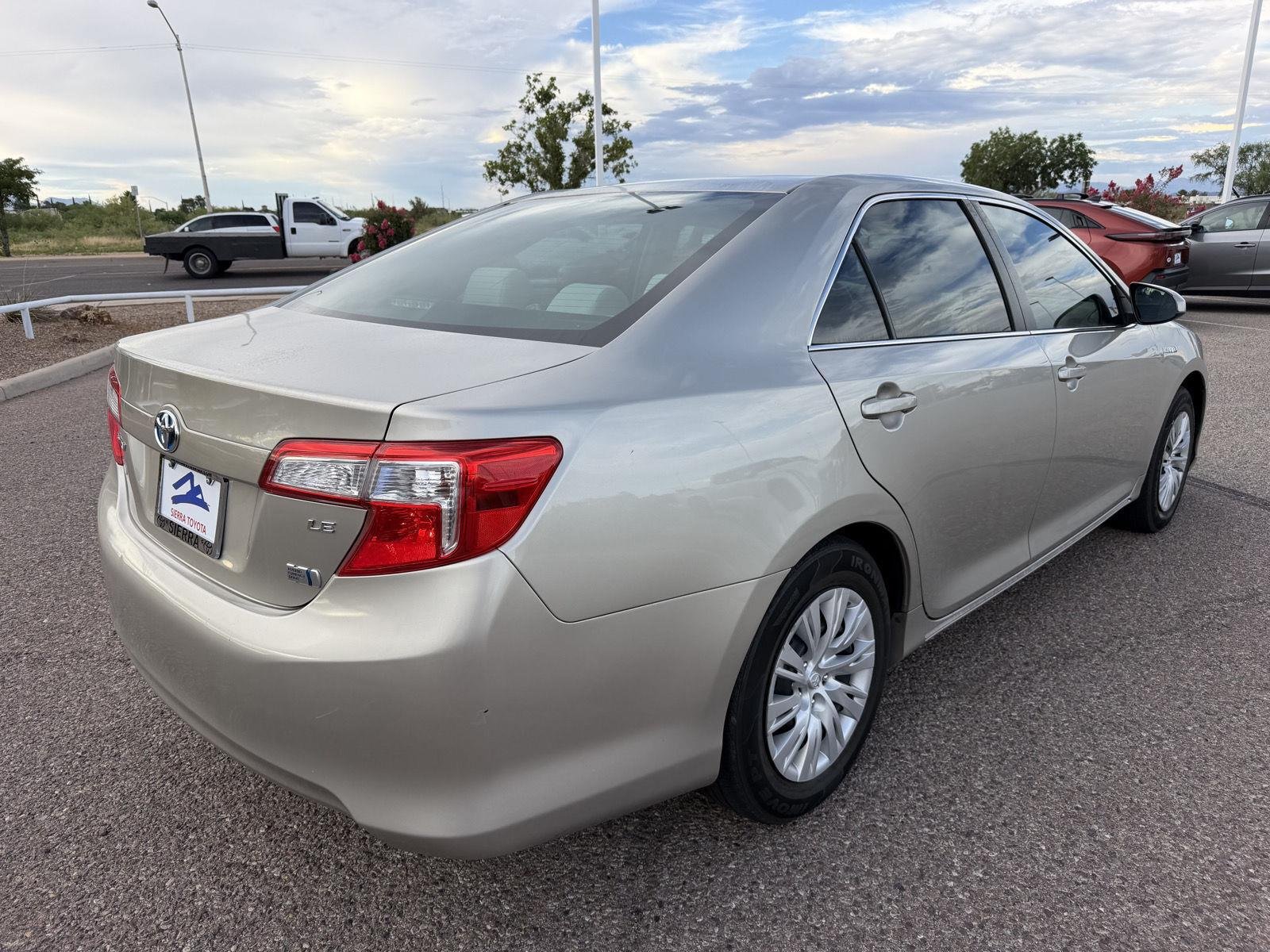 Used 2014 Creme Brulee Mica Toyota LE image 4