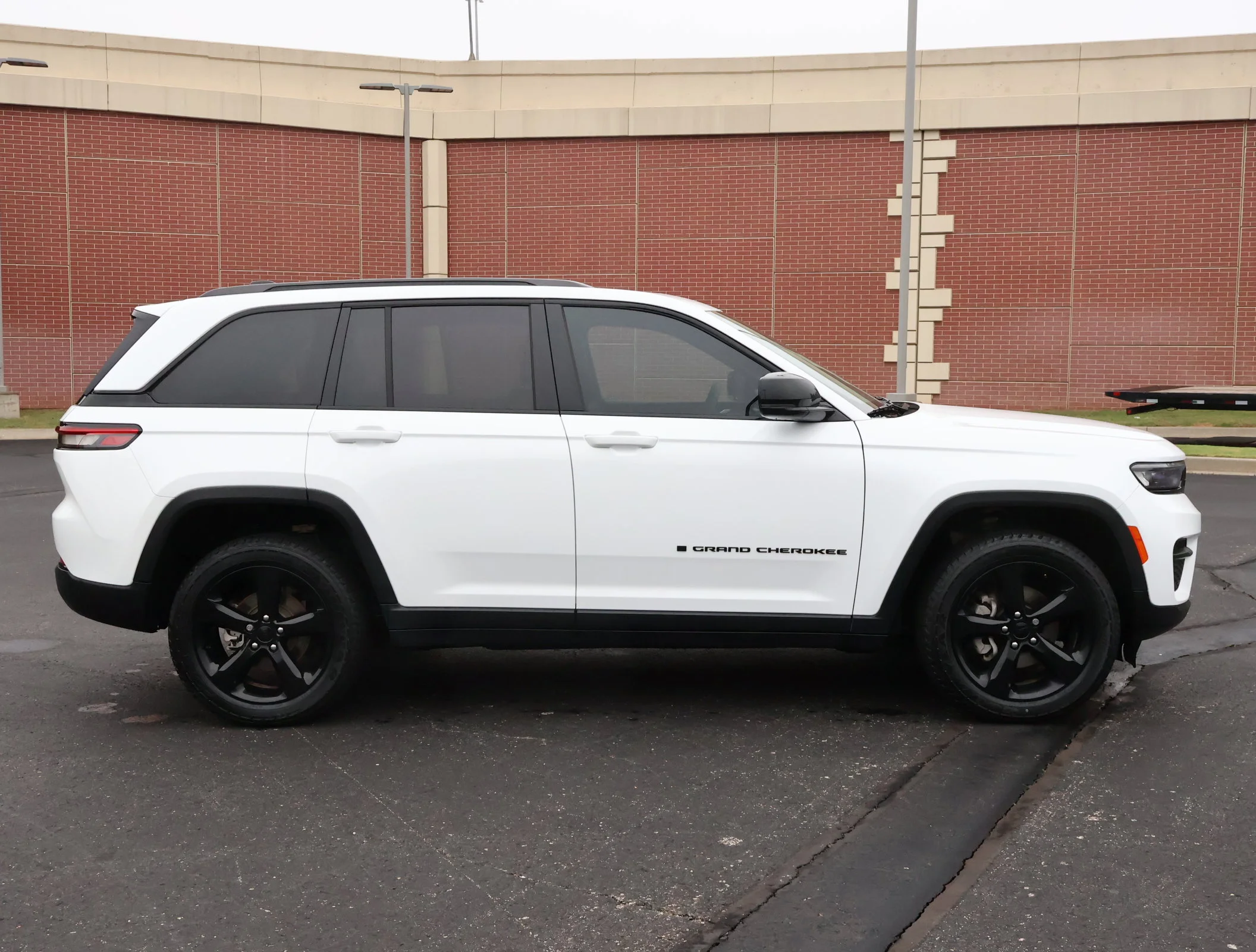 Used 2023 Bright White Cl Jeep Altitude X image 34