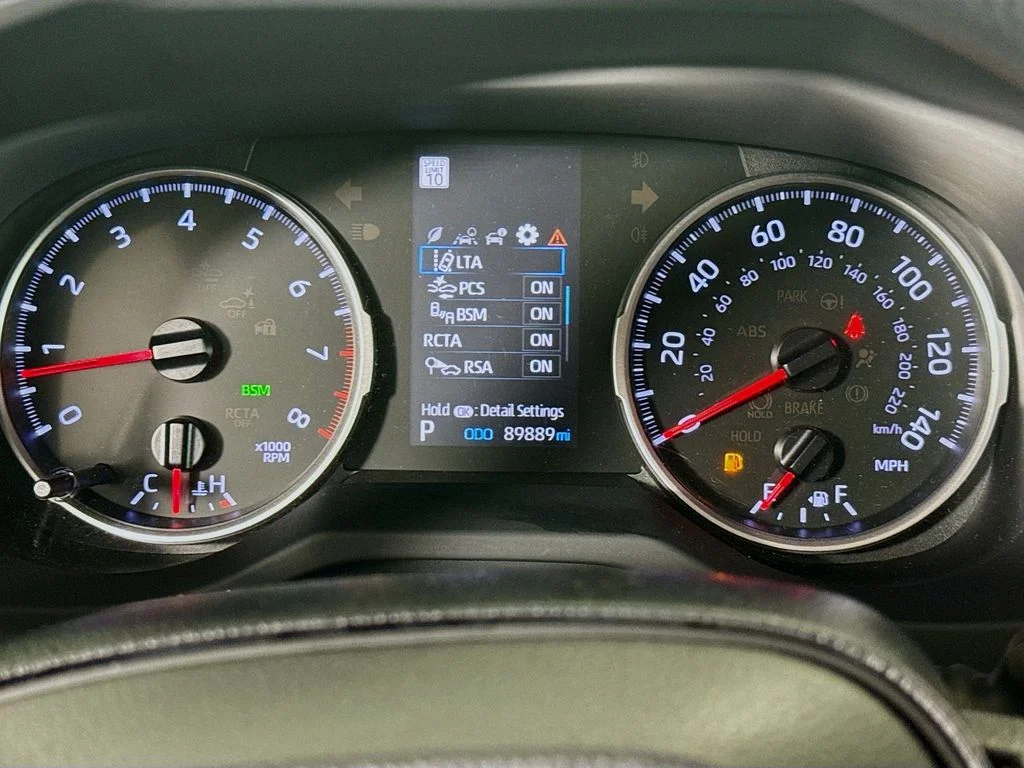 Used 2019 Super White Toyota XLE image 12