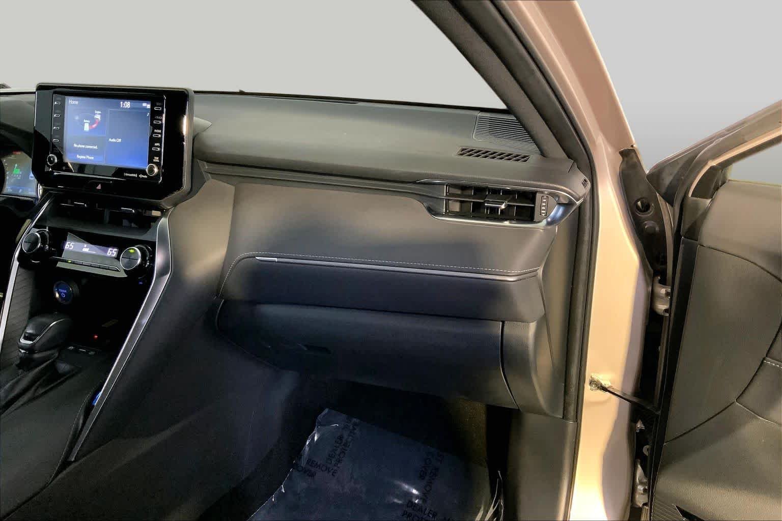 Used 2022 Titanium Glow Toyota XLE image 19