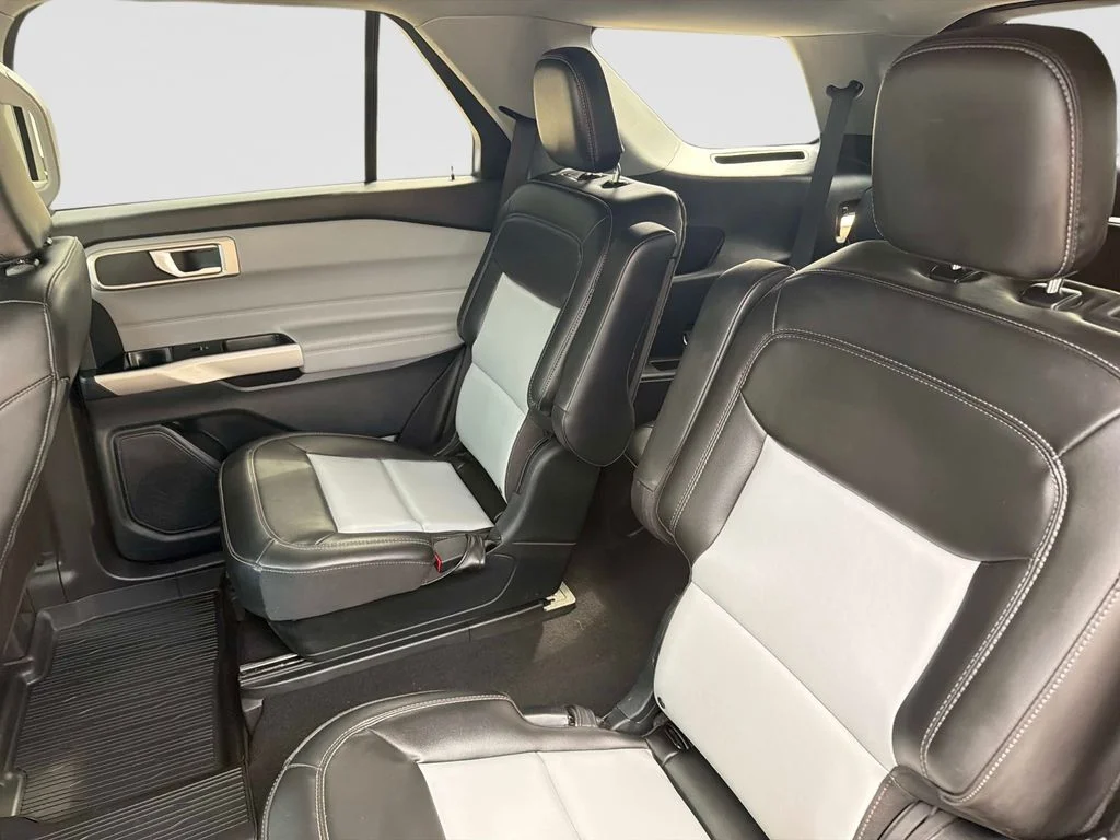 Used 2023 Silver Ford XLT image 14