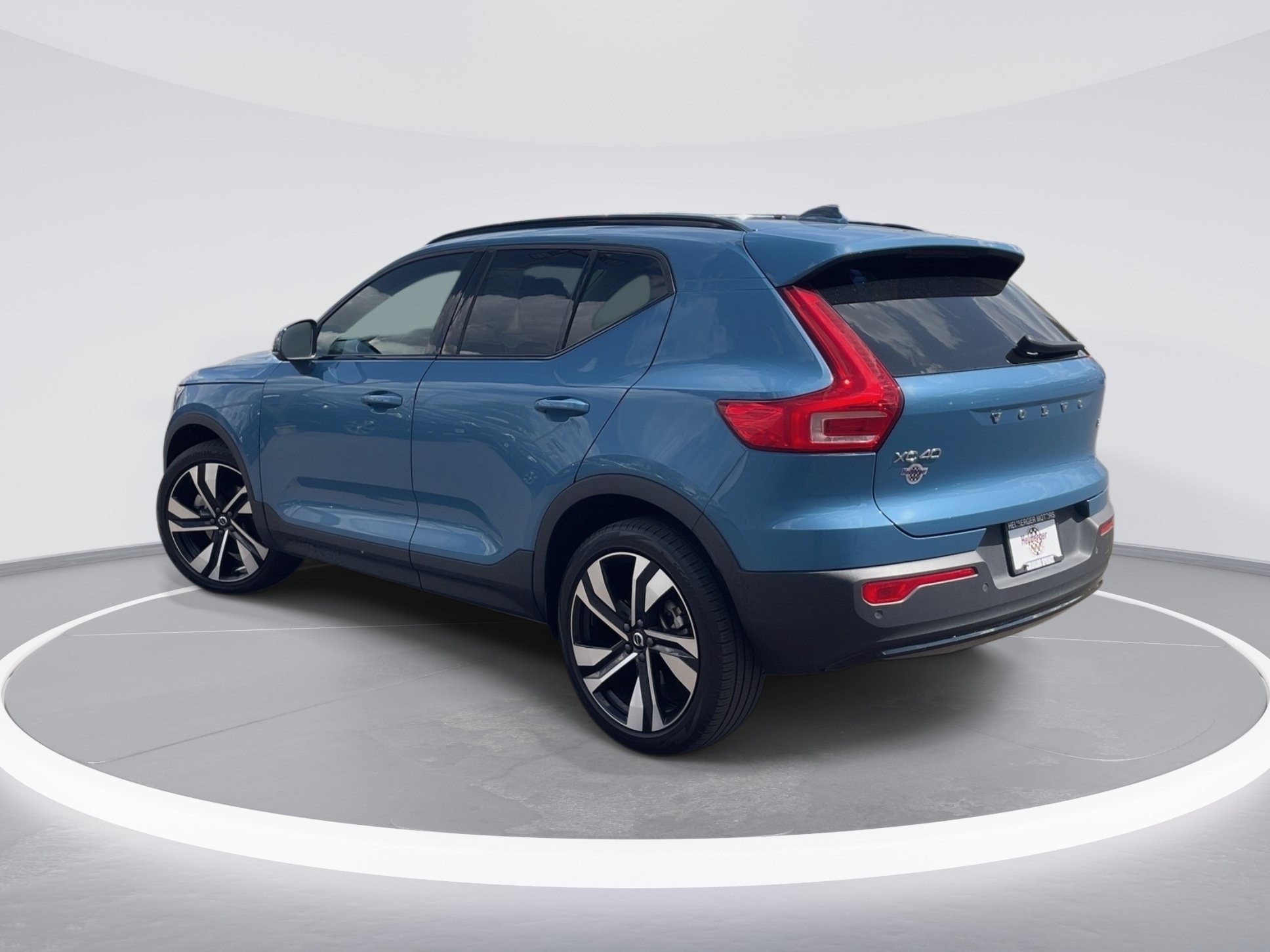Used 2023 Thunder Grey Metallic Volvo Ultimate Dark Theme image 7